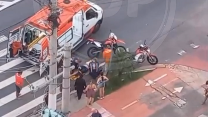 Mãe e filho são atropelados na faixa de pedestre; motociclista fugiu