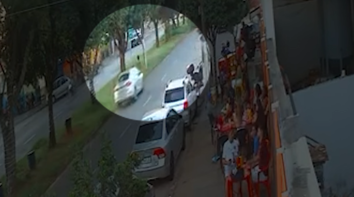 Jovem de 19 anos é atropelada e motorista foge sem prestar socorro Jovem de 19 anos é atropelada e motorista foge sem prestar socorro