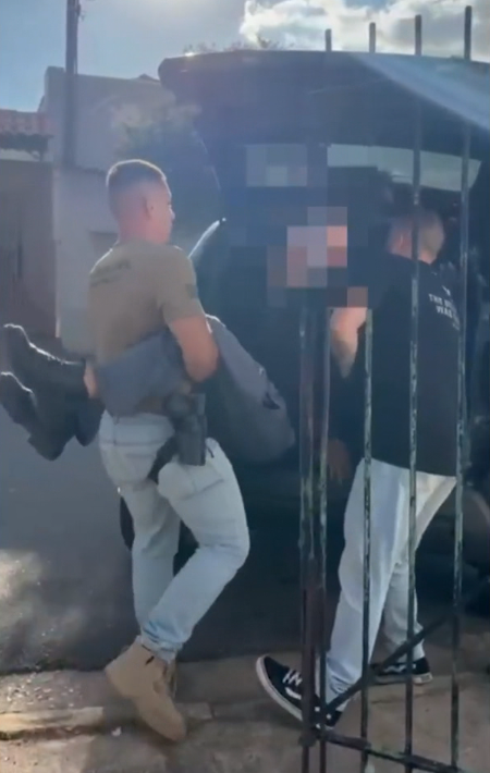 Homem invade casa da avó da ex e ameaça matar família Homem invade casa da avó da ex e ameaça matar família