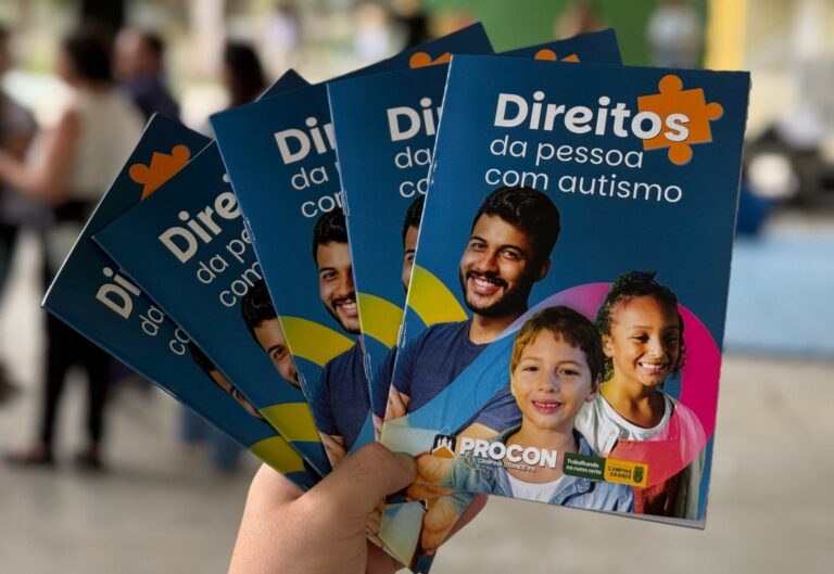 Procon-CG distribui cartilhas sobre direitos de pessoas com autismo