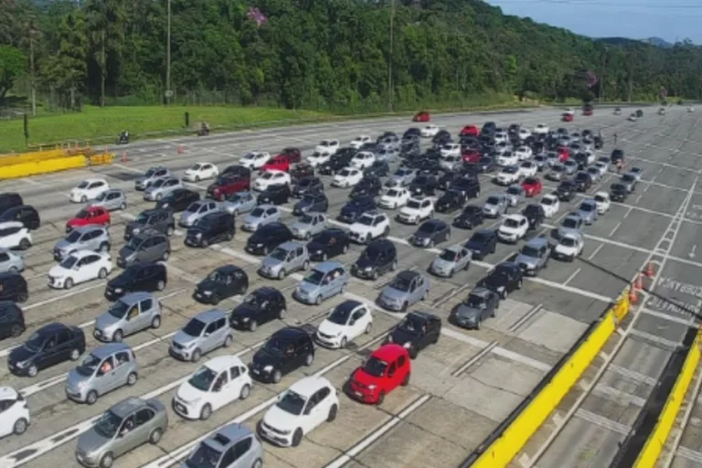 Feriado deve levar 303 mil veículos à Baixada Santista; hotéis preveem 80% de ocupação