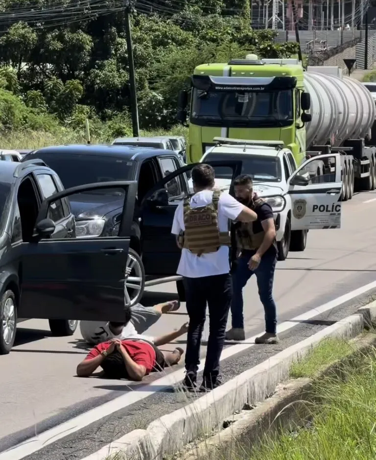 Três homens são presos com drogas avaliadas em R$ 1 milhão na BR-230, na Paraíba