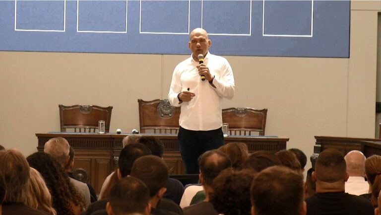 Grande nome do jiu-jitsu realizou palestra gratuita em Santos