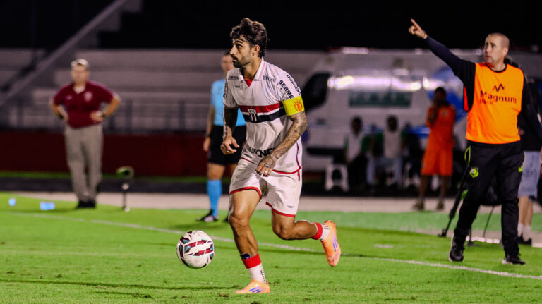 Patrick Brey demonstra confiança e vê equipe crescendo na Série B, mesmo após derrota