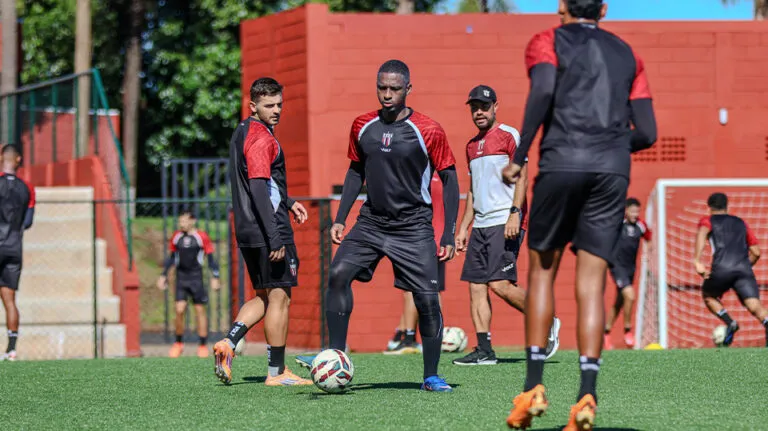 Elogiado pela atuação no último jogo, Matheus Sales comemora chance e comenta o próximo jogo