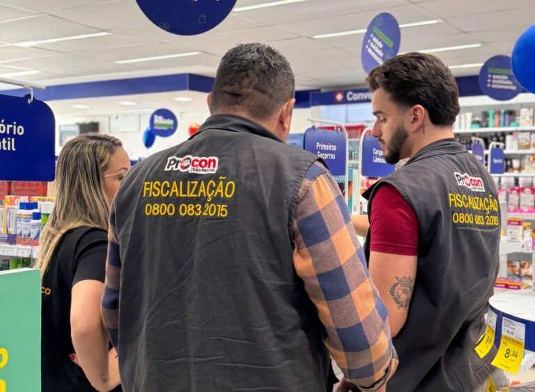 Fiscalização do Procon-JP autua 11 farmácias e apreende quase 300 produtos em João Pessoa