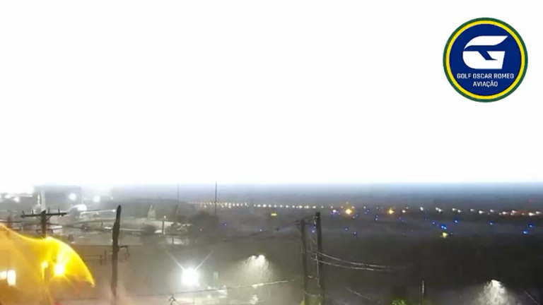 Raio atinge Aeroporto de Viracopos e quatro funcionários ficam feridos