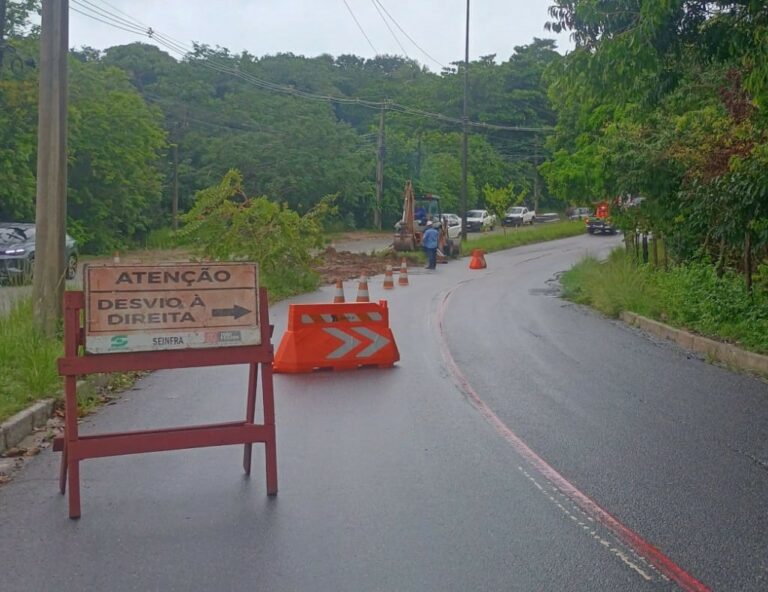 Ladeira do Timbó será interditada para obras de recuperação após cratera causada pela chuva
