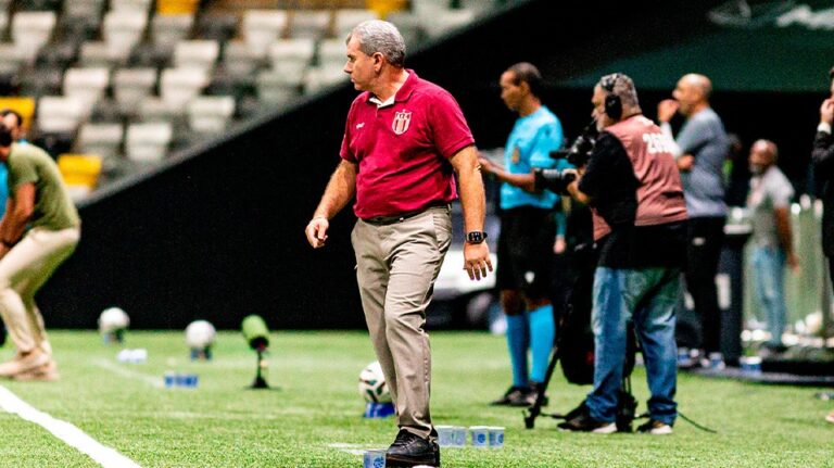 Após vitória, Tencati destaca maturidade da equipe e pede apoio da torcida no confronto contra o São Bernardo