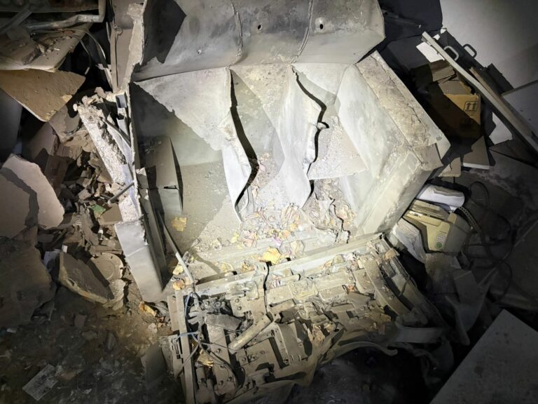 Criminosos explodem agência bancária em Umbuzeiro