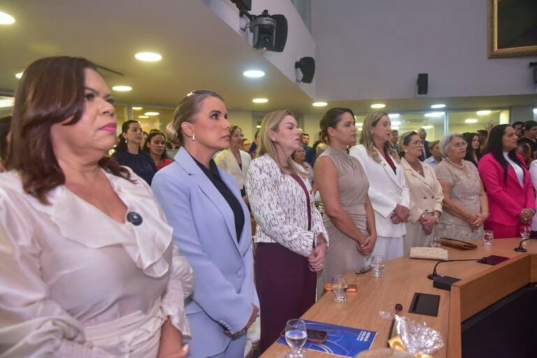 Prefeitas paraibanas recebem Medalha Epitácio Pessoa durante homenagem na ALPB