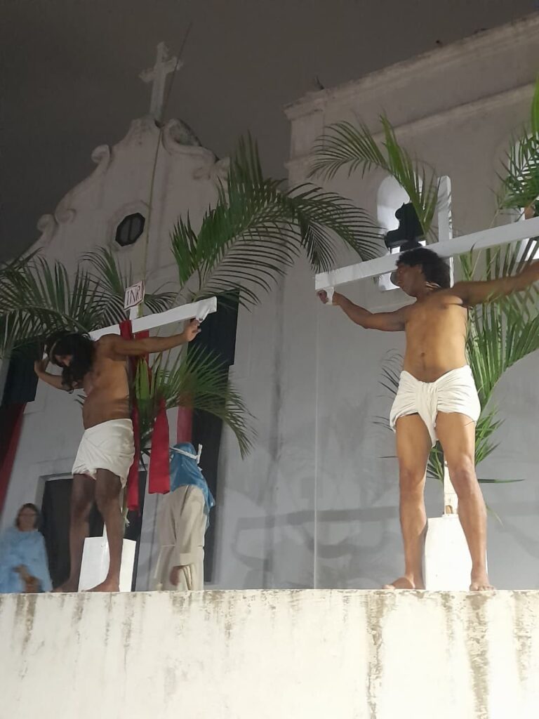 Tradicional encenação da Via Sacra é realizada no Monte Serrat, em Santos