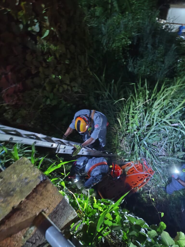 Homem cai de ponte de 4 metros e mobiliza Bombeiros em Ilhabela