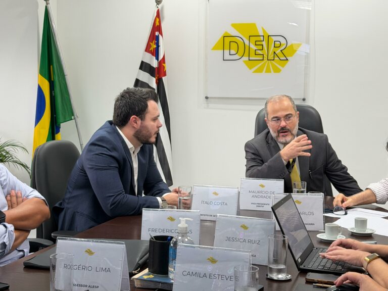 Prefeito Ítalo Costa participa de reunião e DER confirma acostamento da SP-139 e pavimentação da SP-165