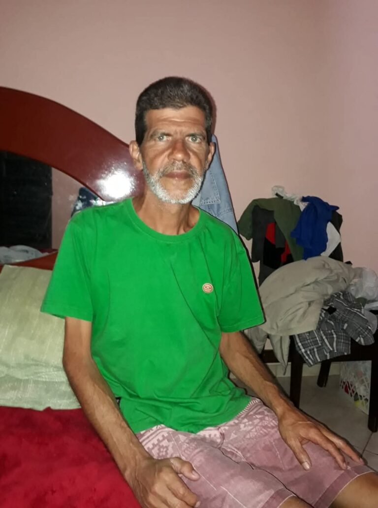 Homem morto a facadas é enterrado nesta terça (7) em São José; primo da vítima é investigado pelo crime