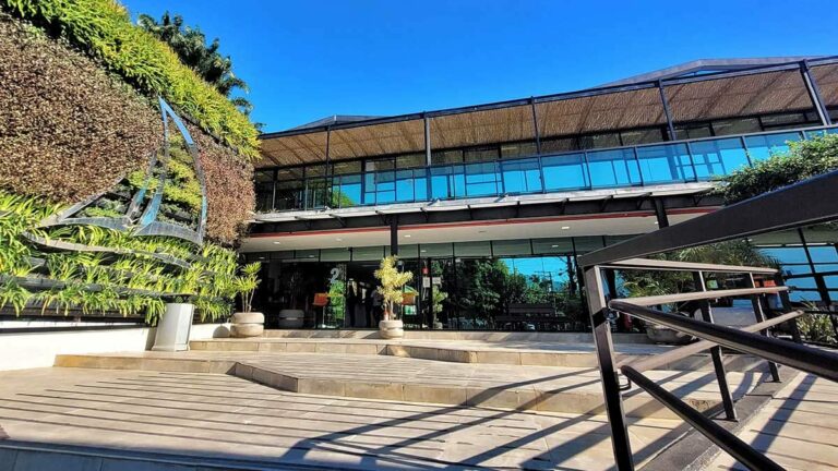 Ilhabela atrasa pagamento a fornecedores pela 1ª vez em 20 anos após queda nos royalties