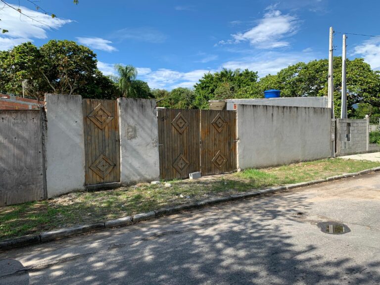 Mulher é morta a tiros e companheiro é encontrado morto dentro de casa em Caraguatatuba