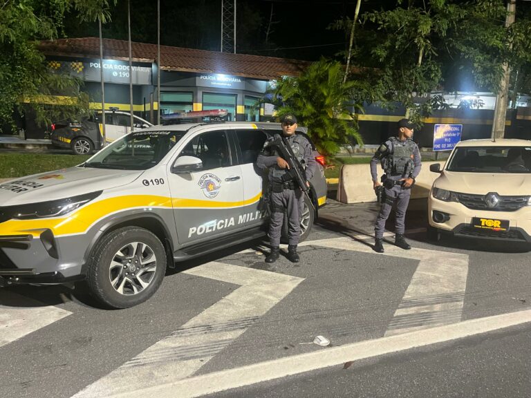 TOR intercepta carro de aplicativo e prende procurado por tráfico ao entrar em Caraguatatuba