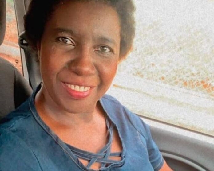 Mulher é encontrada morta com digital arrancada e filho é preso no velório