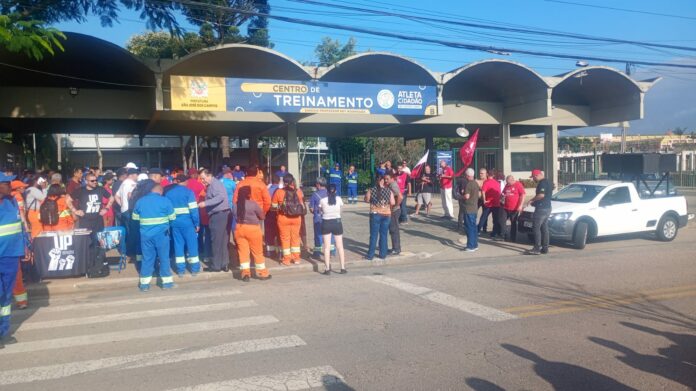 Greve dos trabalhadores da Urbam entra no 2º dia; veja as reivindicações dos trabalhadores Greve dos trabalhadores da Urbam entra no 2º dia; veja as reivindicações dos trabalhadores