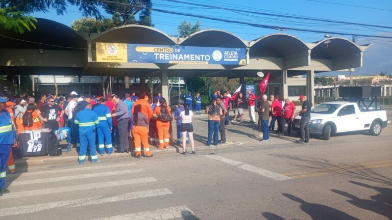 Greve dos trabalhadores da Urbam entra no 2º dia; veja as reivindicações dos trabalhadores