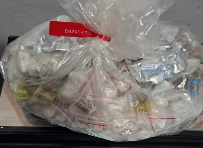 Homem é preso com mais de 1,4 kg de drogas em Caçapava Homem é preso com mais de 1,4 kg de drogas em Caçapava