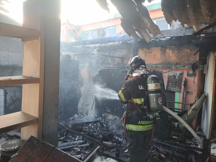 Homem fica ferido após incêndio atingir casa em Caraguatatuba