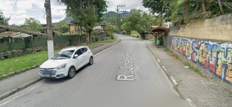 Motociclista morre após cair durante chuva em Ilhabela