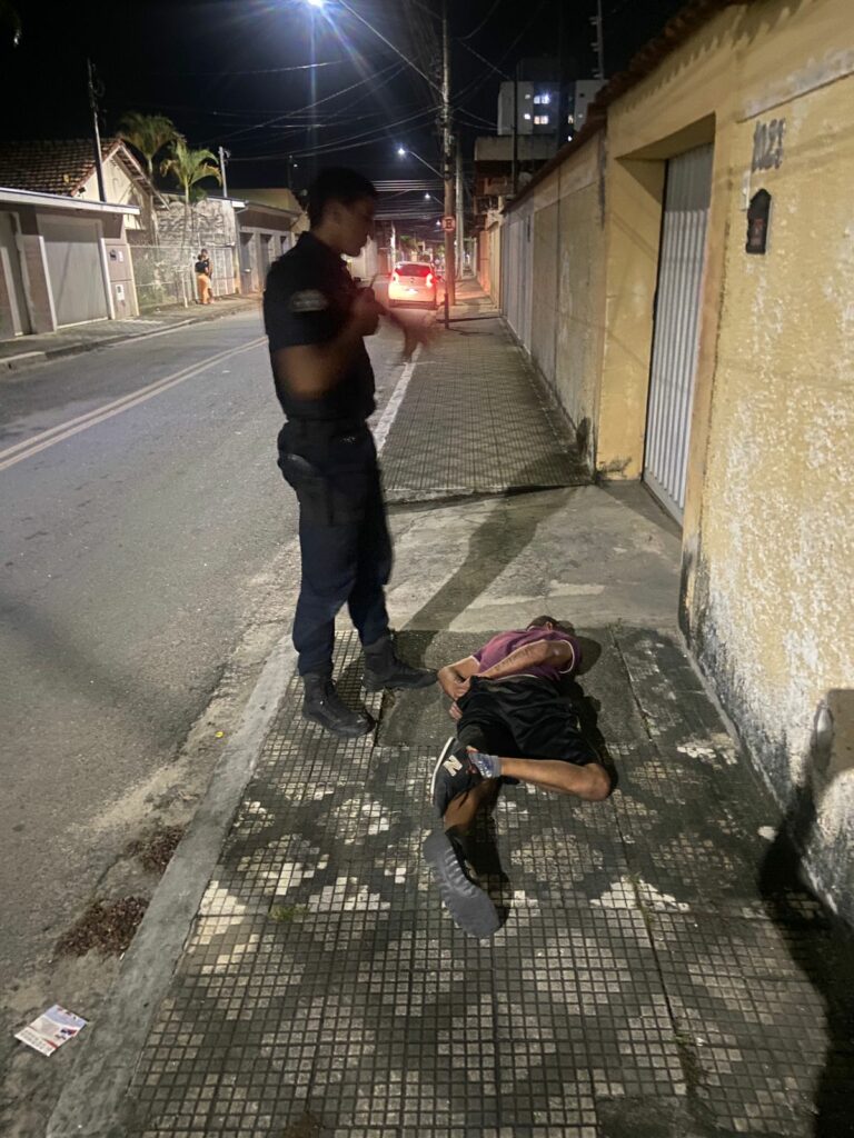 Homem é preso após matar mulher e ferir namorado em Lorena