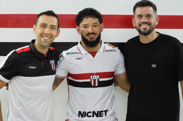 Botafogo acerta a contratação do atacante Arthur Caíke