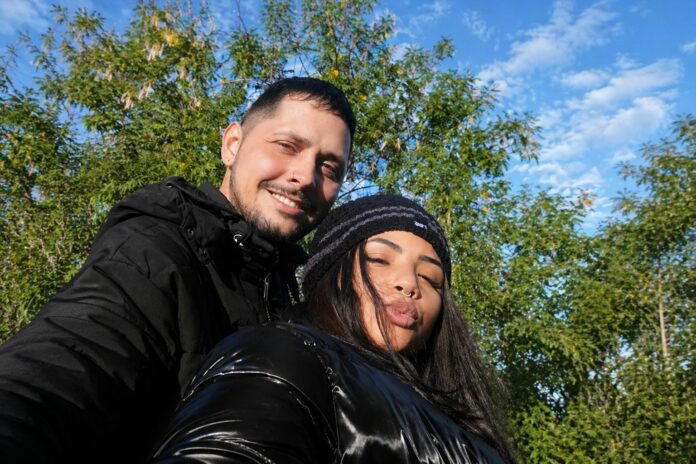 Velório de Carla, morta a tiro pelo marido, acontece agora em Hortolândia