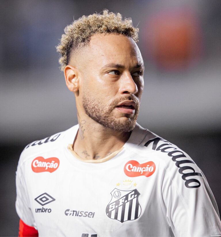 Neymar pode desfalcar o Santos contra o Palmeiras no Brasileirão