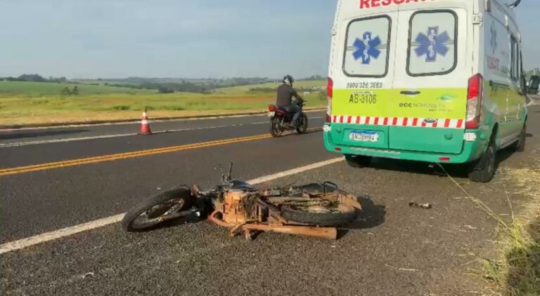 Mulher morre em colisão entre moto e carro em rodovia da região