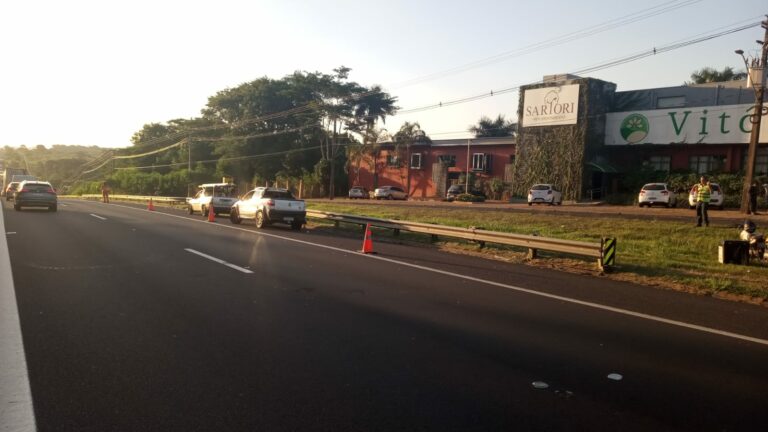 Acidente envolvendo três veículos mata motociclista de 26 anos