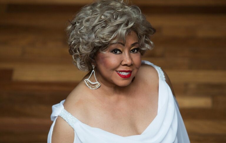 Alcione: soberania da Marrom no trono do samba