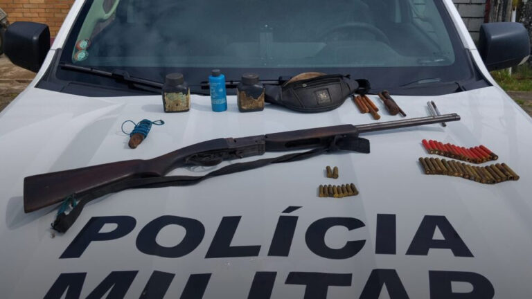Operação da Polícia Ambiental revela acampamento de caça ilegal e desmatamento em Cananéia