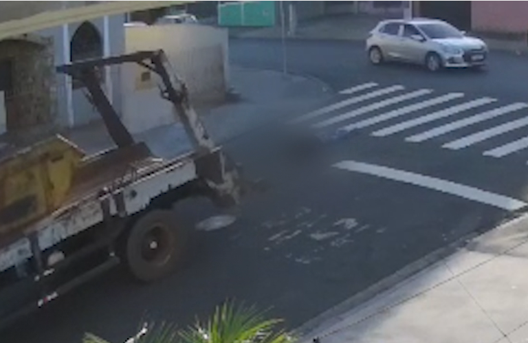 Caminhão atropela e mata homem que atravessava a rua em Hortolândia