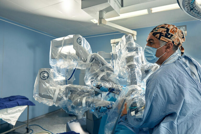 Cirurgia robótica reduz sequelas e melhora recuperação em procedimentos urológicos