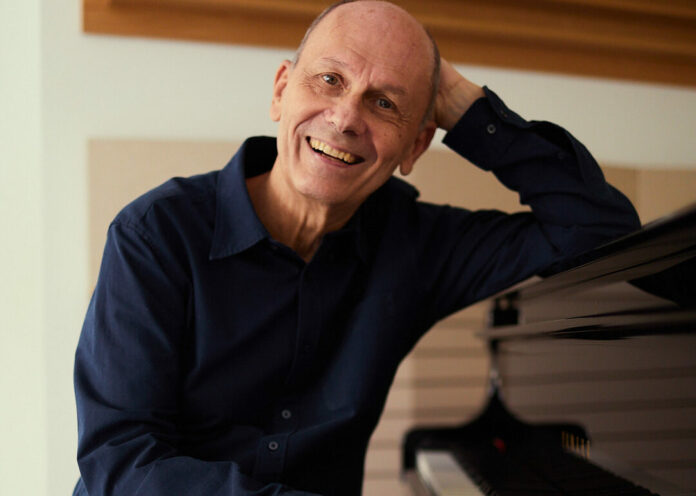 De Caetano a Djavan, cantores releem canções de Wisnik no EP “Mais Simples”