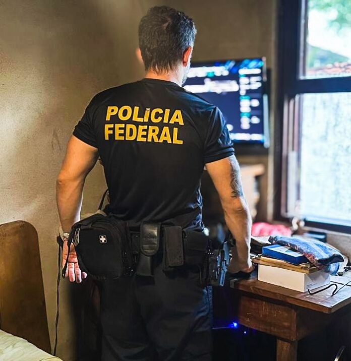 PF prende homem em flagrante durante operação contra abuso infantil em São Sebastião PF prende homem em flagrante durante operação contra abuso infantil em São Sebastião