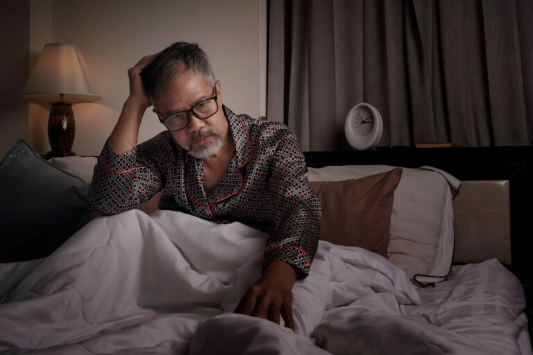 Dormir mal pode derrubar a testosterona e afetar a saúde do homem