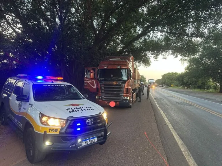 Paraguaios são presos com mais de meia tonelada de maconha na SP-425
