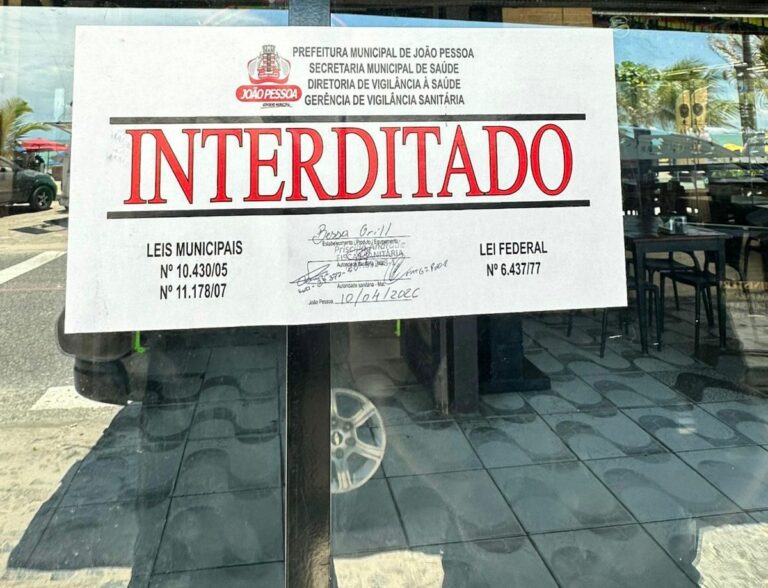 Bar é fechado por irregularidades sanitárias durante operação no Bessa, em João Pessoa