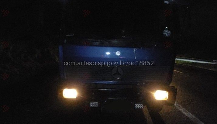 Motociclista morre após colisão com caminhão na Carvalho Pinto, em Caçapava