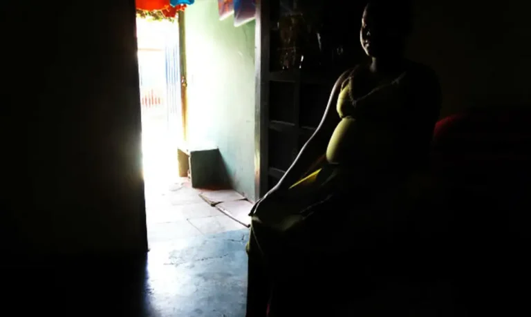 Pré-natal completo alcança menos indígenas e mulheres com baixa escolaridade