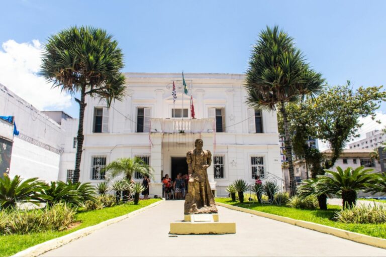 São Vicente abre concurso público com 59 vagas para três cargos