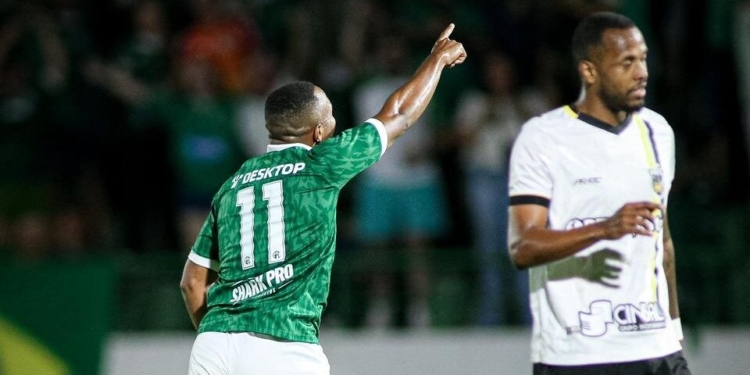 Em reencontro com a torcida, Guarani vence a primeira na Série C