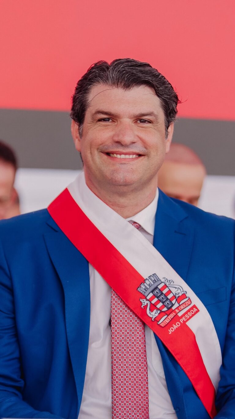Leo Bezerra é empossado como novo prefeito de João Pessoa