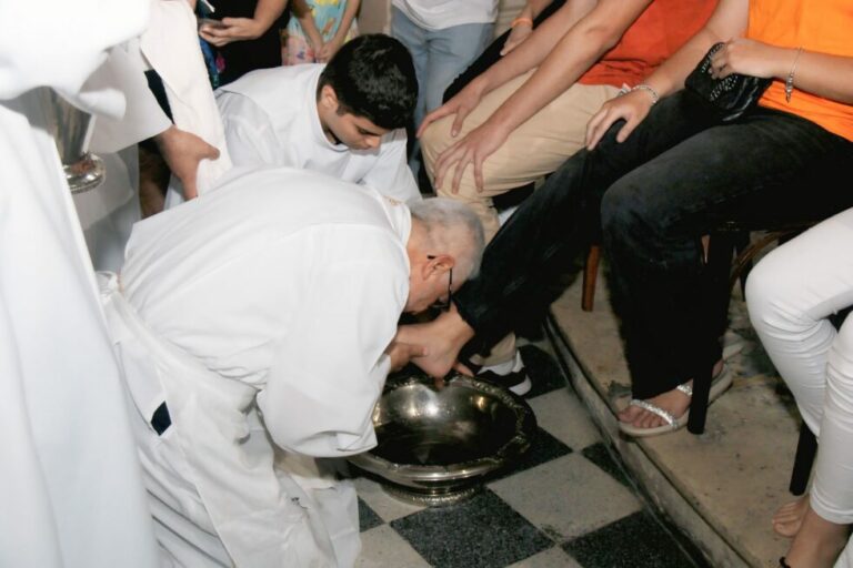 Missa do Lava-Pés reúne fiéis na Catedral Basílica de Nossa Senhora das Neves nesta quinta (2)