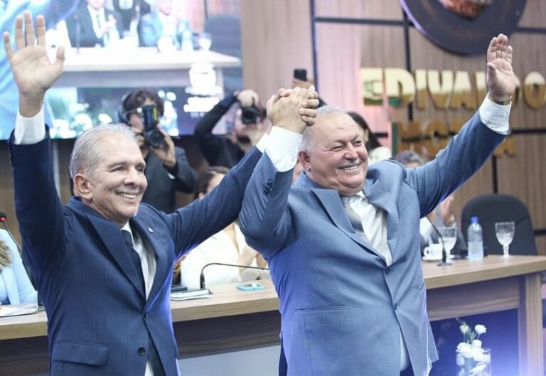 Jacob Souto toma posse como prefeito de Patos após renúncia de Nabor Wanderley